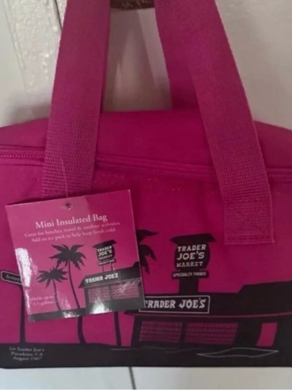 Trader Joes Mini insulated bag Magenta - Picture 2 of 2